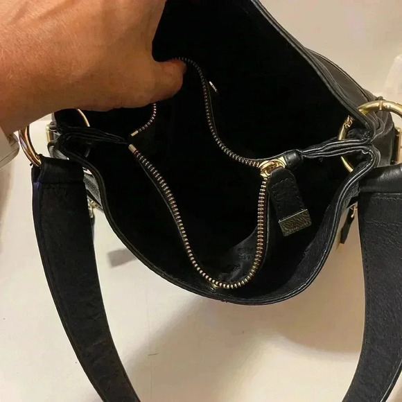 Michael Kors Black Leather Shoulder bag with Gold Hardware Zipper - Picture 5 of 16